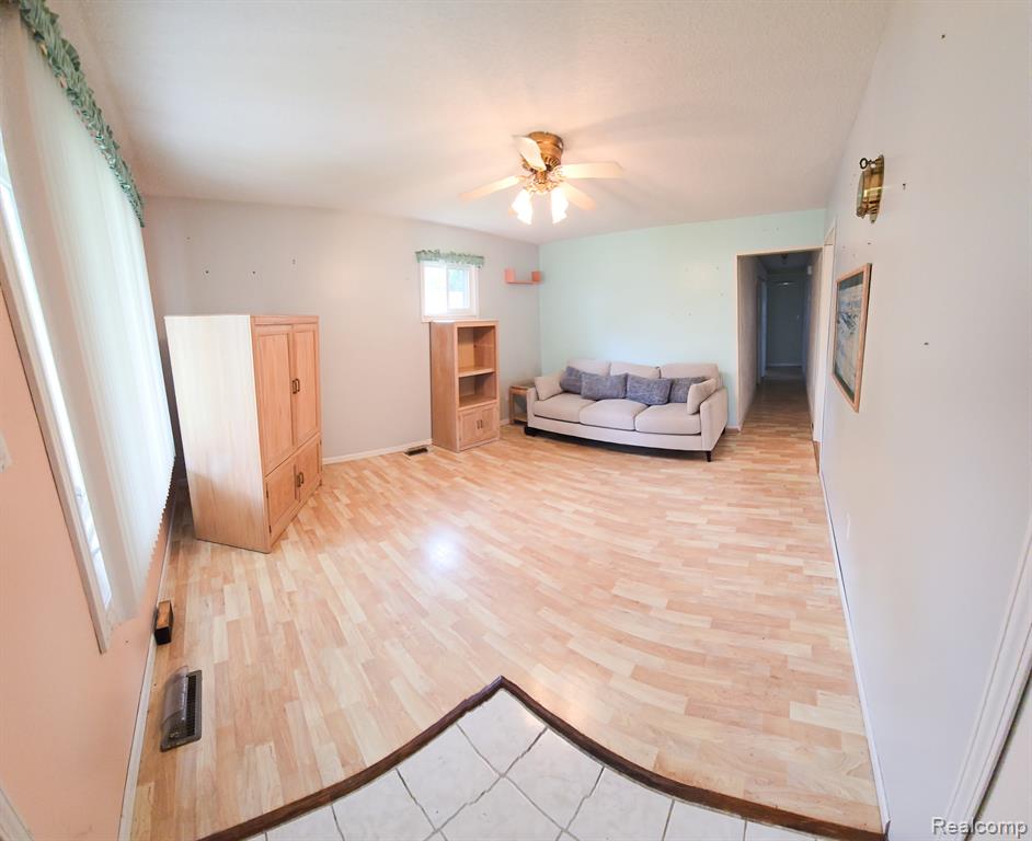 12929 Matthews Street Carleton, MI 48117 - Photo 5 of 64