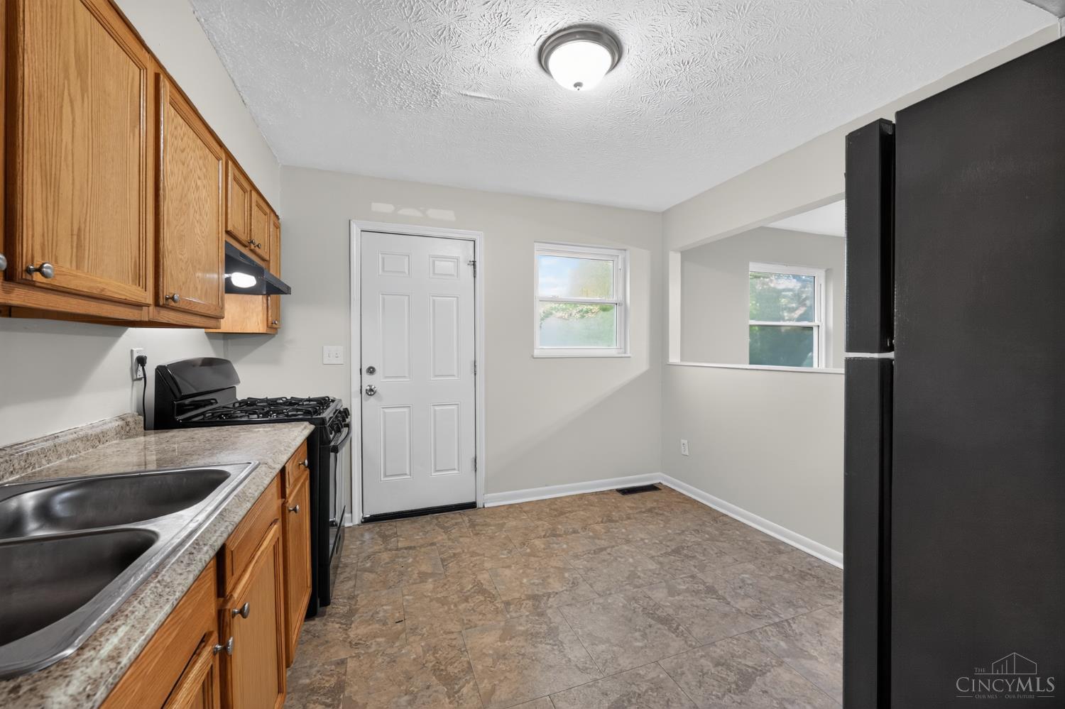 2015 Windmill Way Cincinnati, OH 45240 - Photo 13 of 32