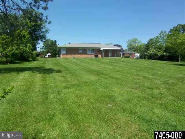 672 Marion Road York, PA 17406 - Photo 4 of 25 Gallery Image 4