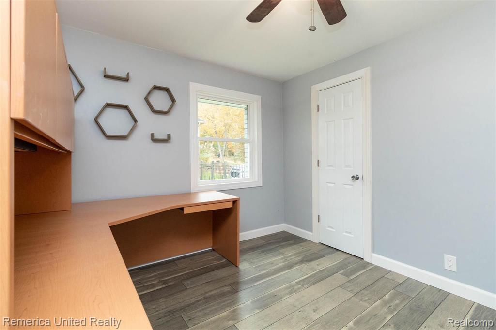 5585 Halsted Road West Bloomfield, MI 48322 - Photo 23 of 37