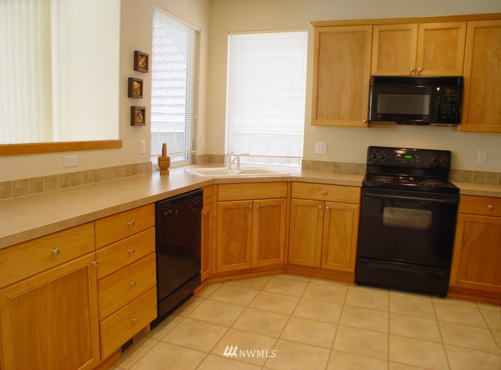 5915 Southeast 2nd Court Renton, WA 98059 - Photo 3 of 20