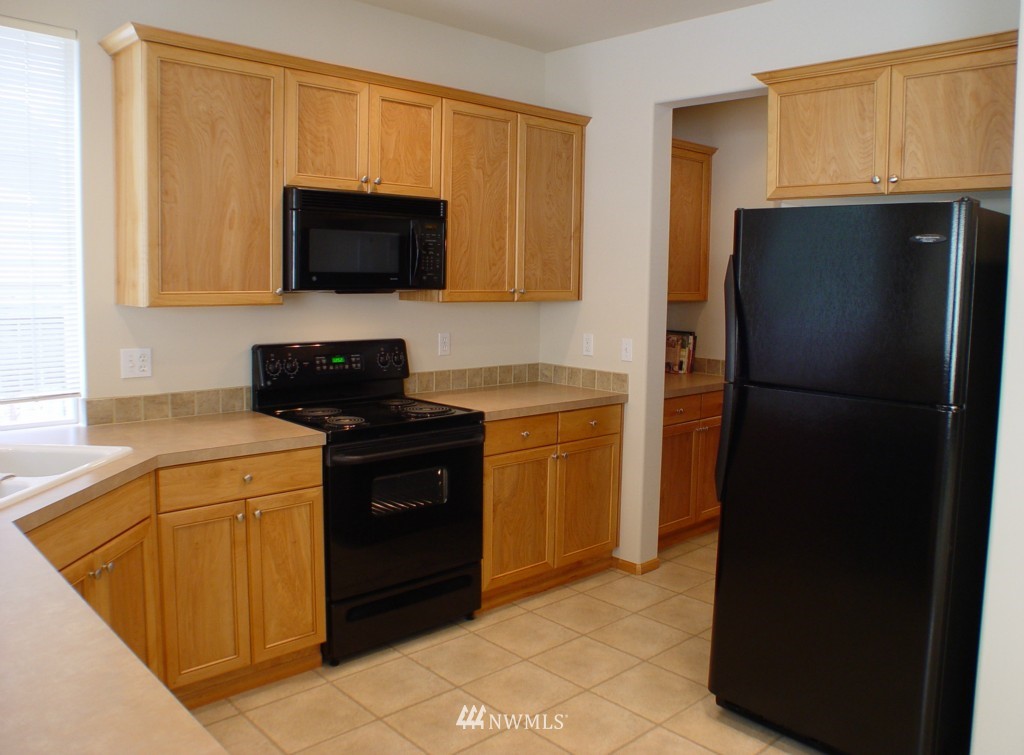 5915 Southeast 2nd Court Renton, WA 98059 - Photo 4 of 20
