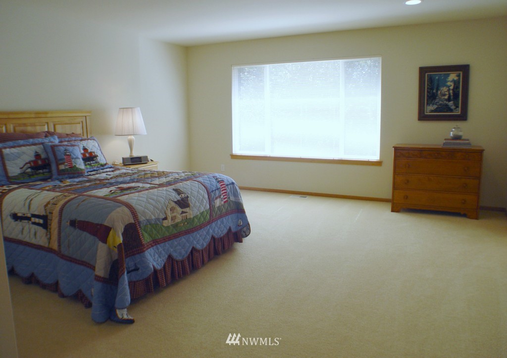 5915 Southeast 2nd Court Renton, WA 98059 - Photo 6 of 20