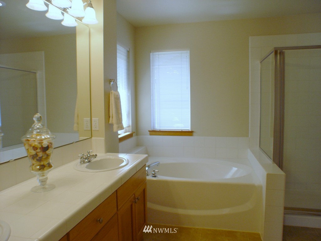 5915 Southeast 2nd Court Renton, WA 98059 - Photo 7 of 20