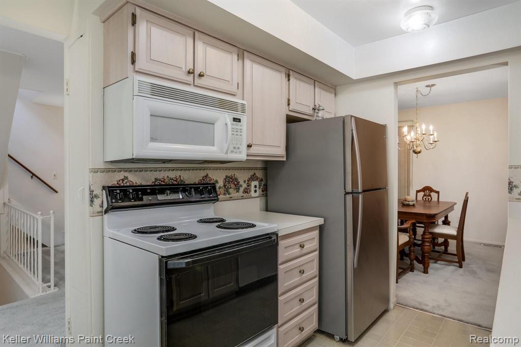 354 Willow Grove Lane Rochester Hills, MI 48307 - Photo 10 of 21