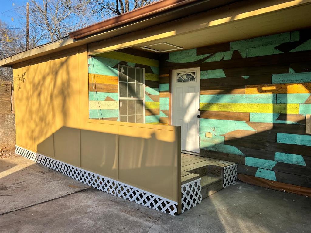 6707 Elam Road Dallas, TX 75217 - Photo 16 of 18 a view of outdoor space