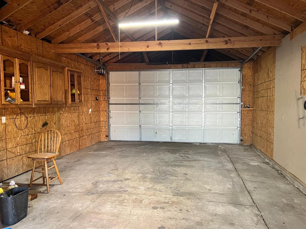 6707 Elam Road Dallas, TX 75217 - Photo 5 of 18 a view of an empty room