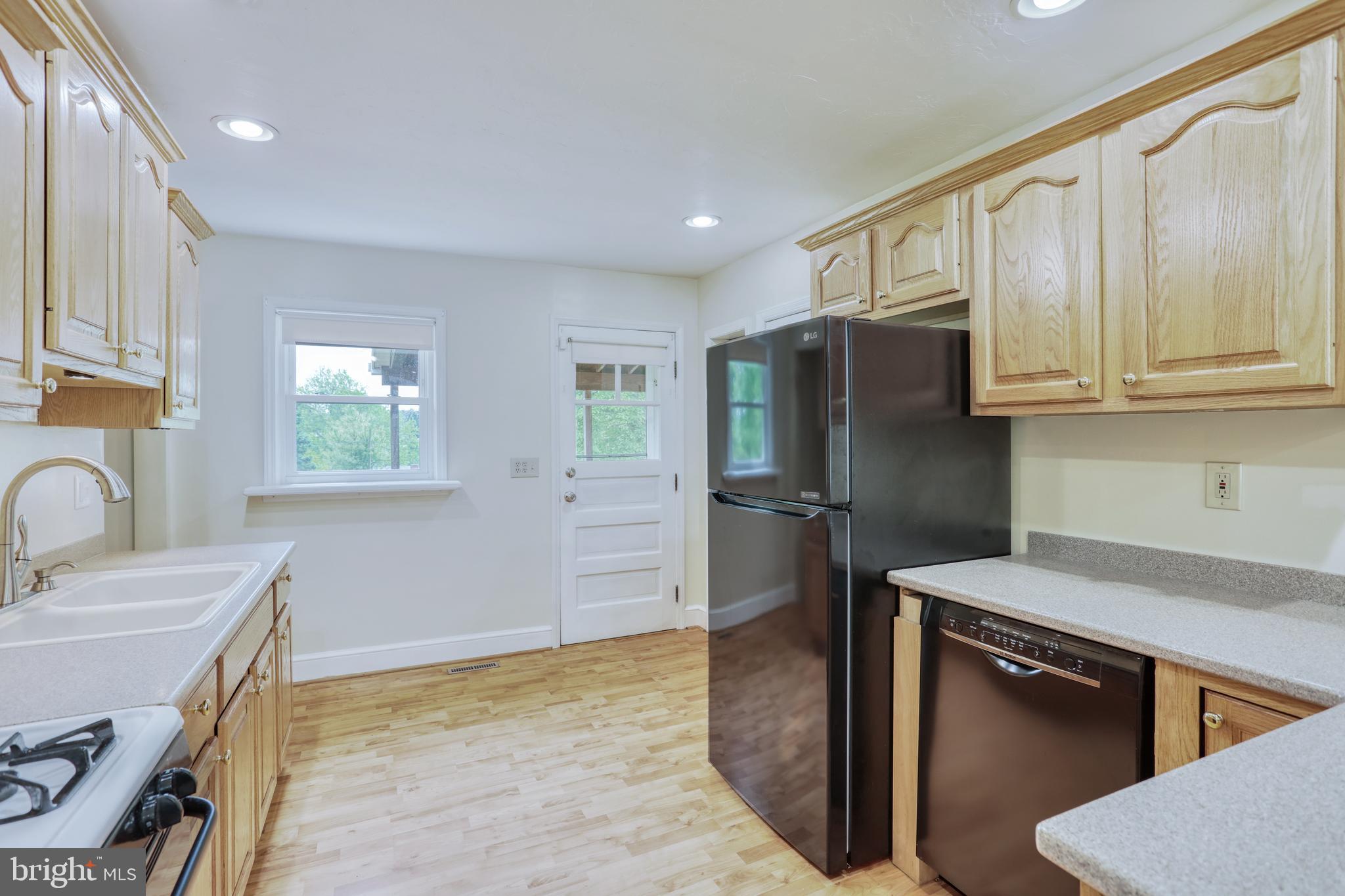 1136 Grandview Road York, PA 17403 - Photo 15 of 40 Gallery Image 15
