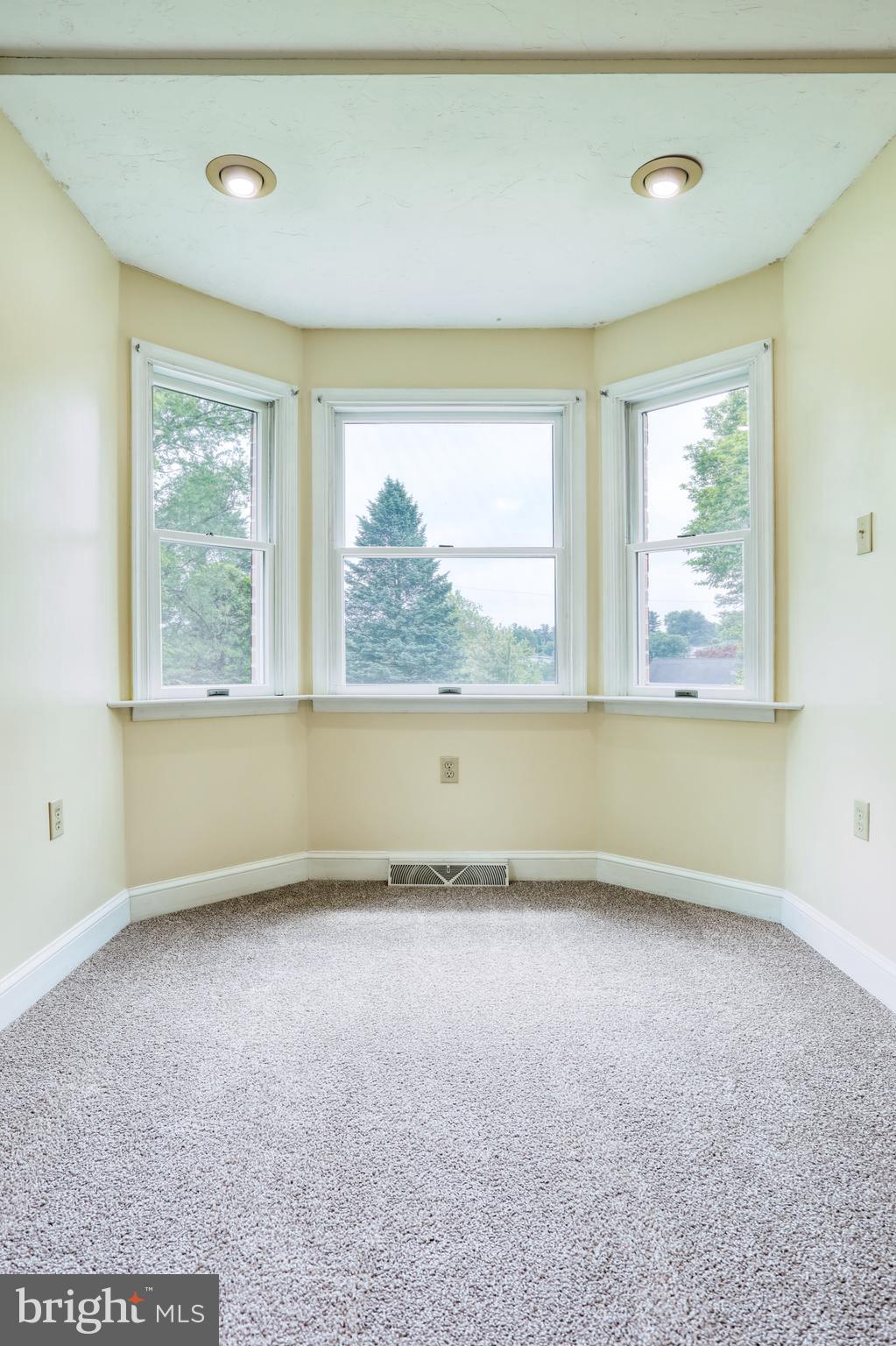 1136 Grandview Road York, PA 17403 - Photo 17 of 40 Gallery Image 17
