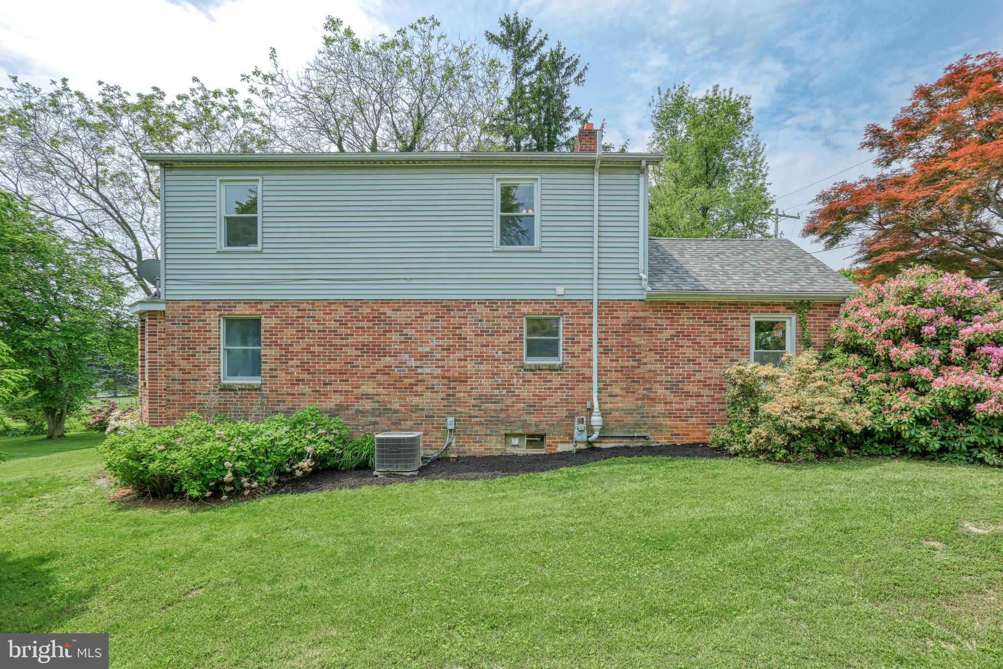 1136 Grandview Road York, PA 17403 - Photo 3 of 40 Gallery Image 3