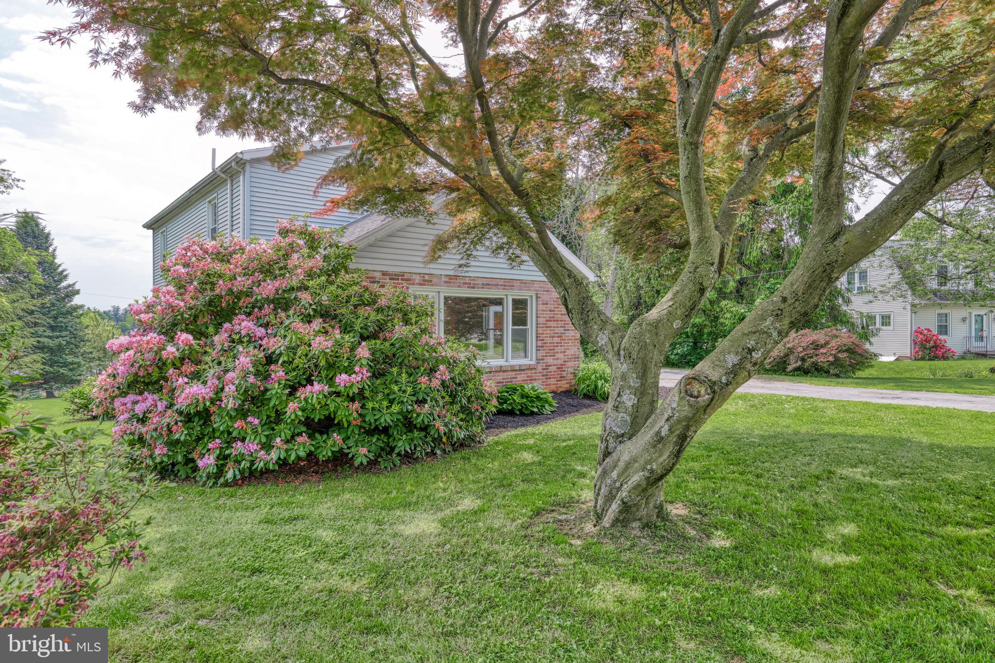 1136 Grandview Road York, PA 17403 - Photo 4 of 40 Gallery Image 4