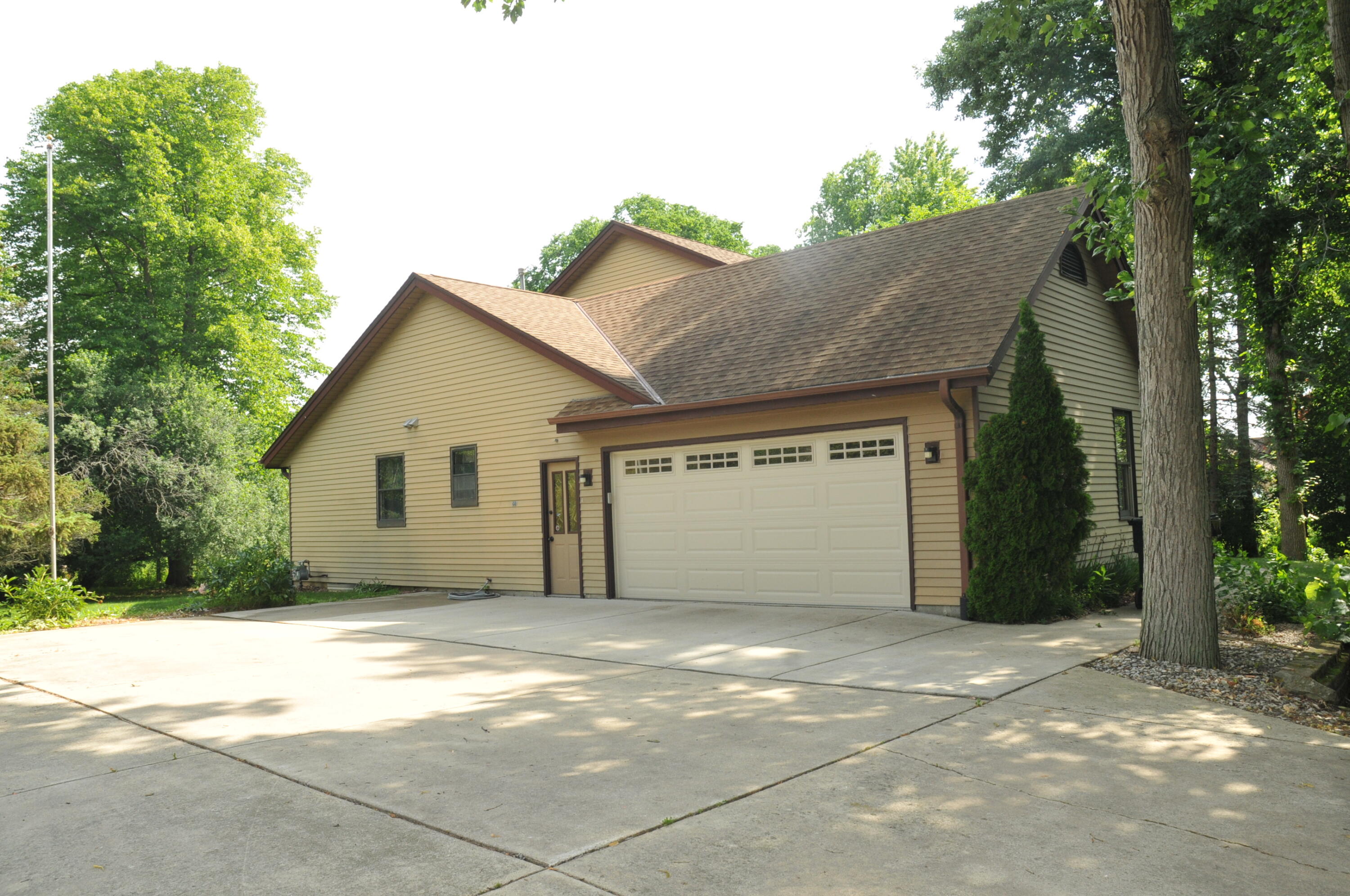 2436 5 1/2 Mile Road Caledonia, WI 53402 - Photo 6 of 44 DSC_0907