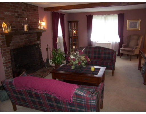 130 Edgemere Road Lynn, MA 01904 - Photo 3 of 12 Gallery Image 3