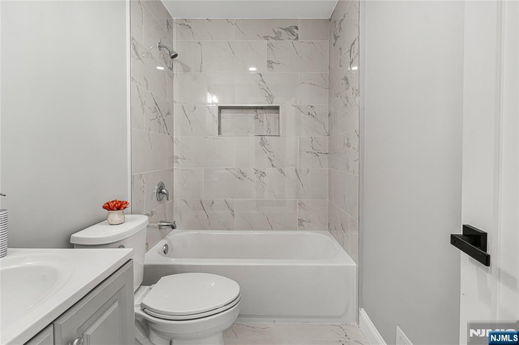 429 Wheatsheaf Road Roselle, NJ 07203 - Photo 23 of 39