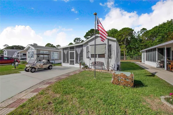 a view of a house with a back yard