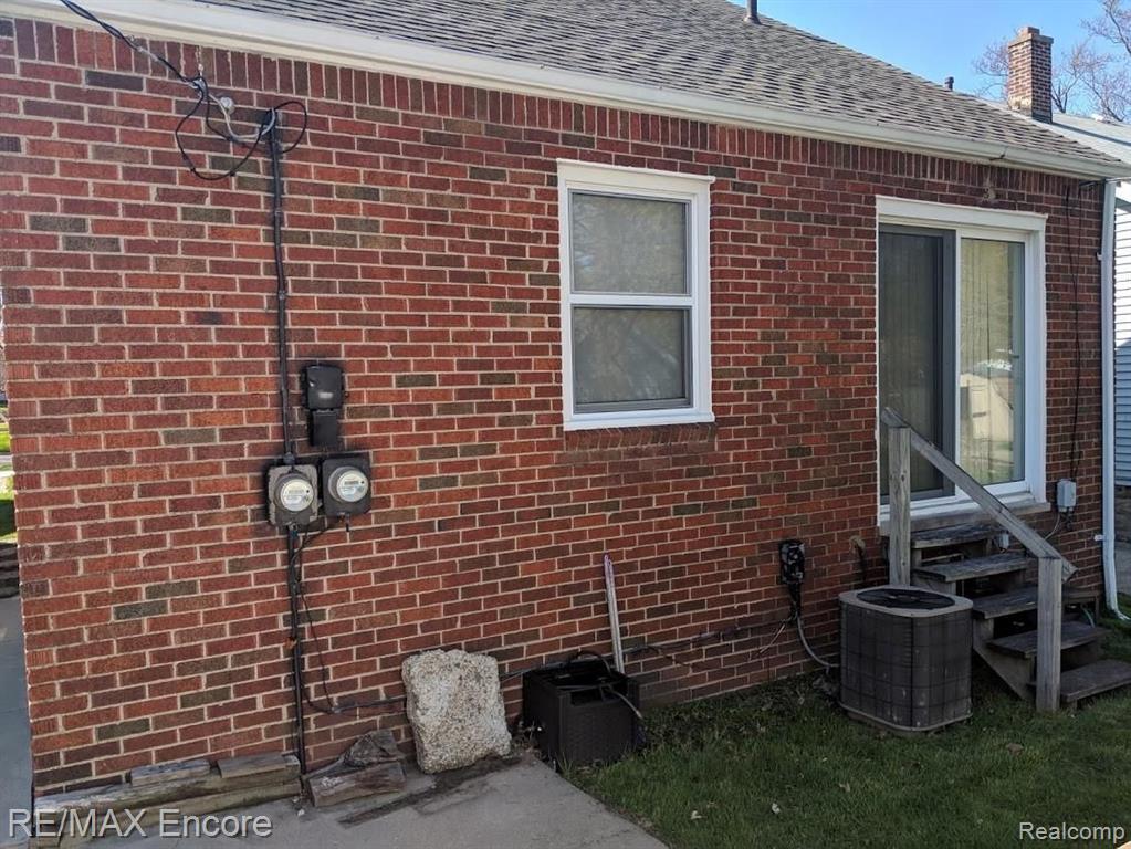 46 Ogemaw Road Pontiac, MI 48341 - Photo 34 of 42