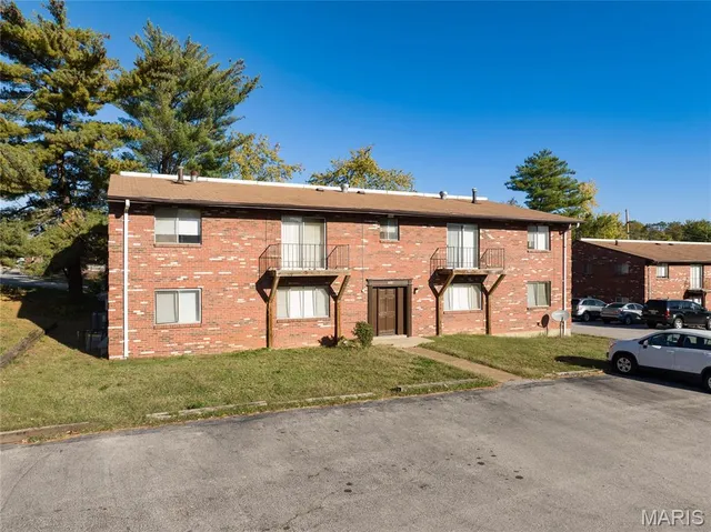 $3,120,000 | 2571 Tyrell Drive, Jennings, MO 63136