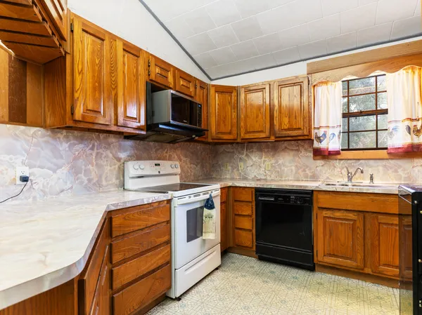 $130,000 | 592 Paloma Street, Bay City, TX 77414