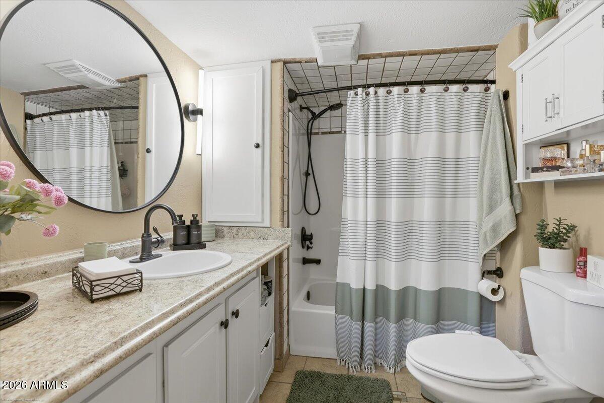 4426 North State Rte 89A, Unit 13 Sedona, AZ 86336 - Photo 20 of 47 Guest bathroom with vanity