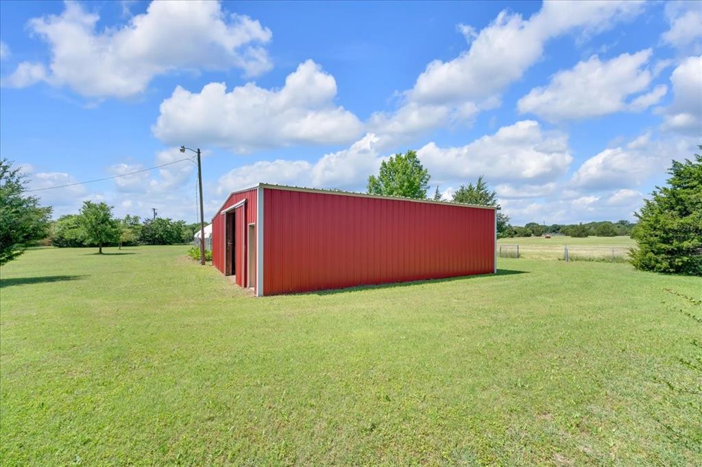 1900 South Duncanville Road Red Oak, TX 75154 - Photo 33 of 39 Another view of the barn.