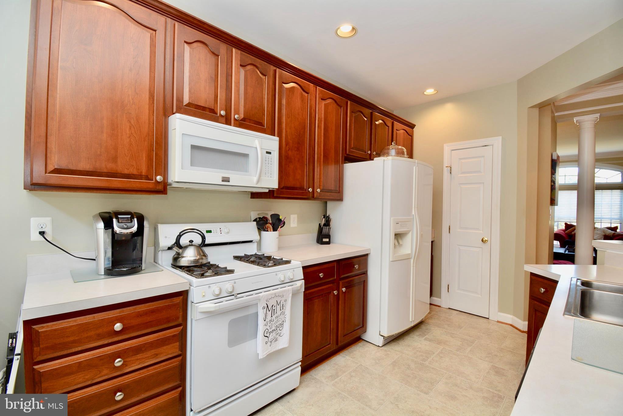 6679 Debra Lu Way Springfield, VA 22150 - Photo 6 of 36 Partial view of kitchen -features gas cooking