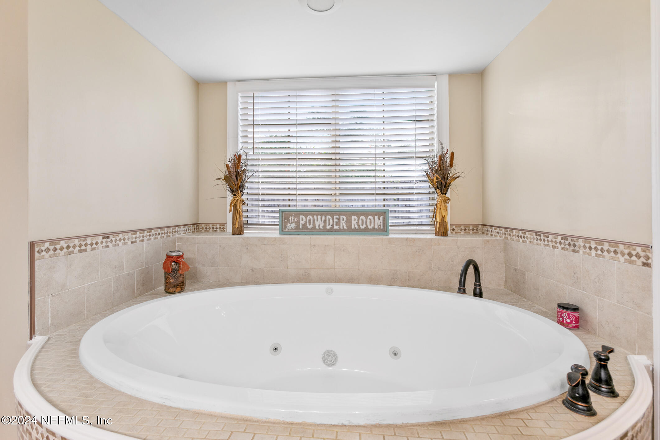 540 Moultrie Wells Road St. Augustine, FL 32086 - Photo 23 of 44 a bathroom with bathtub and window