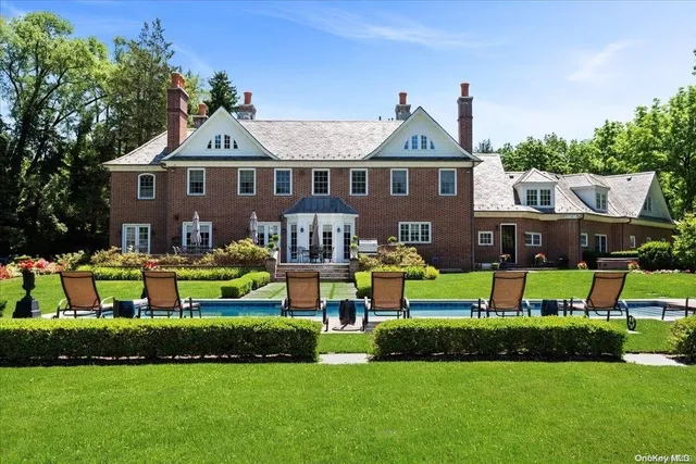 $4,888,888 | 2160 Titus Path, Muttontown, NY 11791