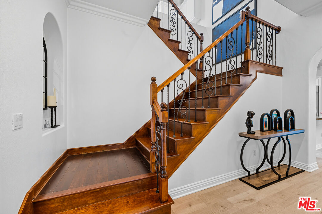 22074 Sagebrook Road Chatsworth, CA 91311 - Photo 22 of 35 a view of entryway with wooden floor