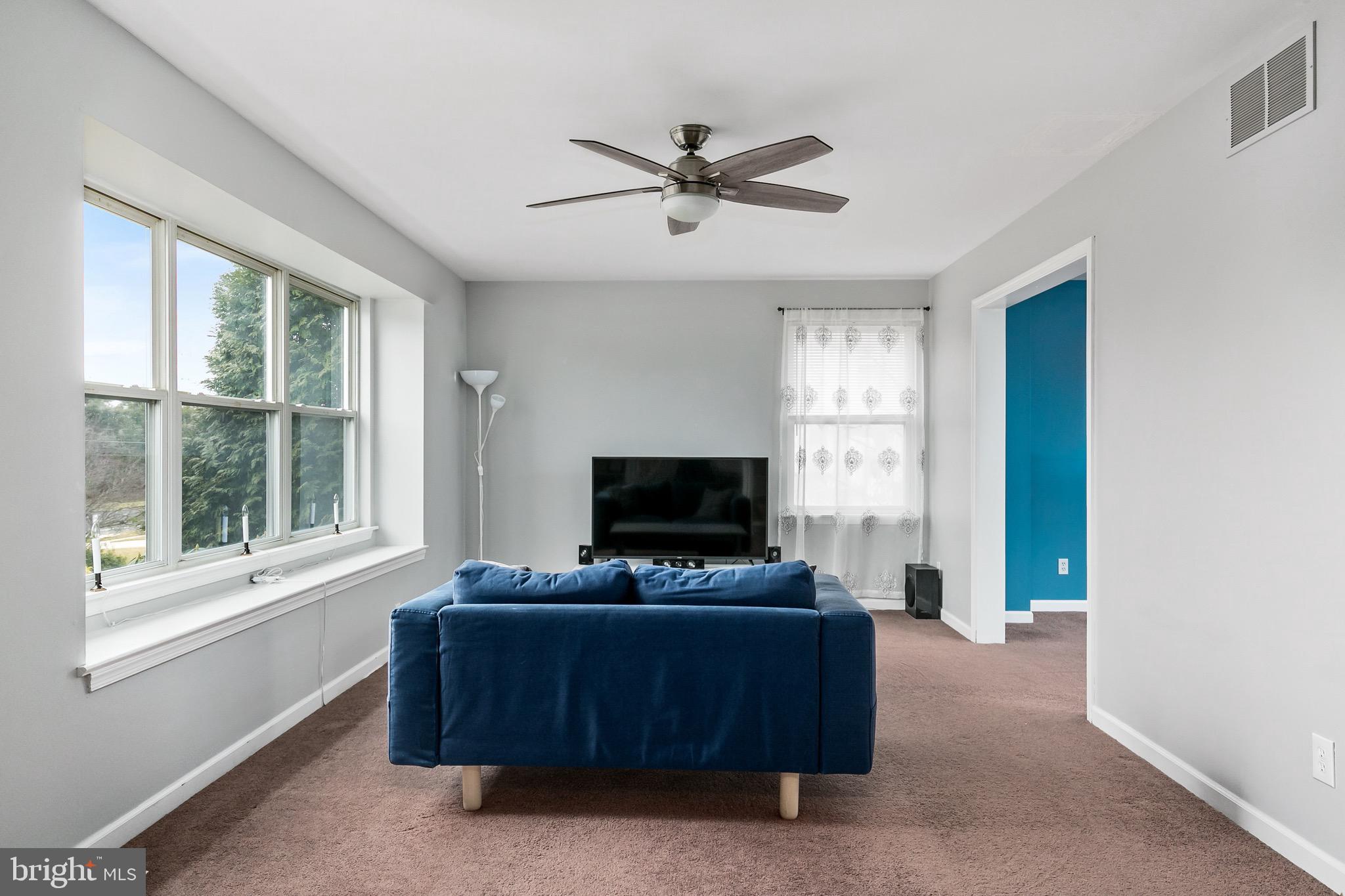 5128 Church Road Mount Laurel, NJ 08054 - Photo 5 of 25 Living Room