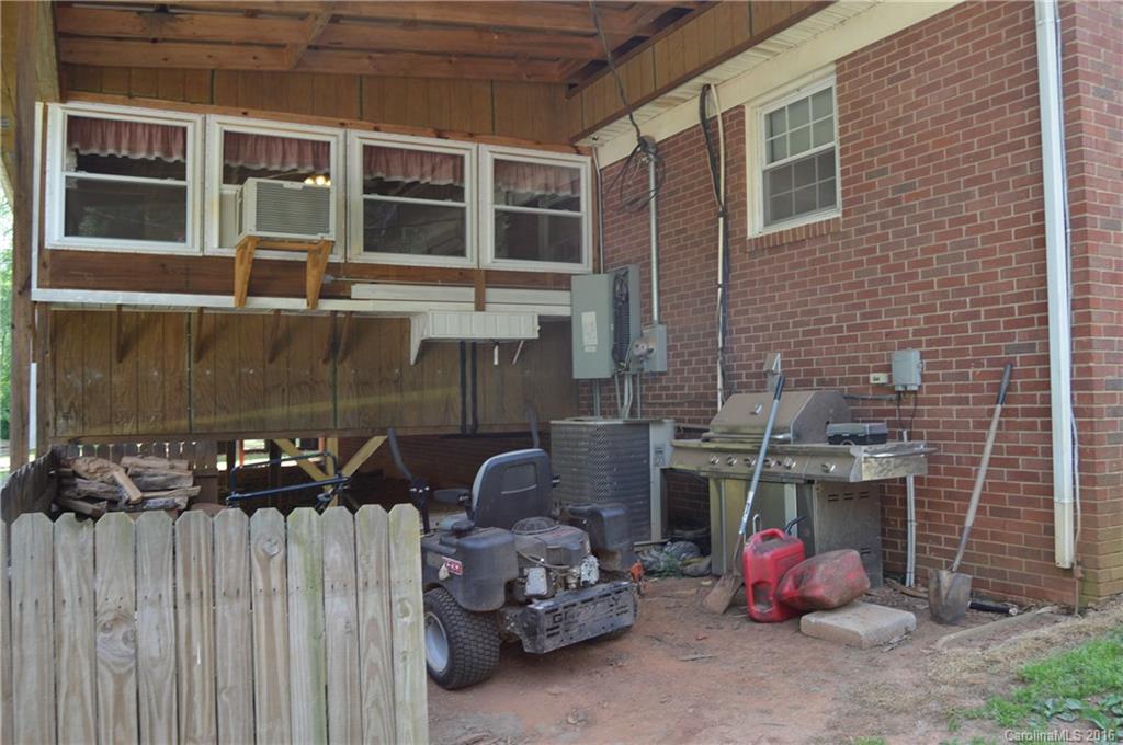 817 Chief Thomas Road Harmony, NC 28634 - Photo 15 of 24 Gallery Image 15