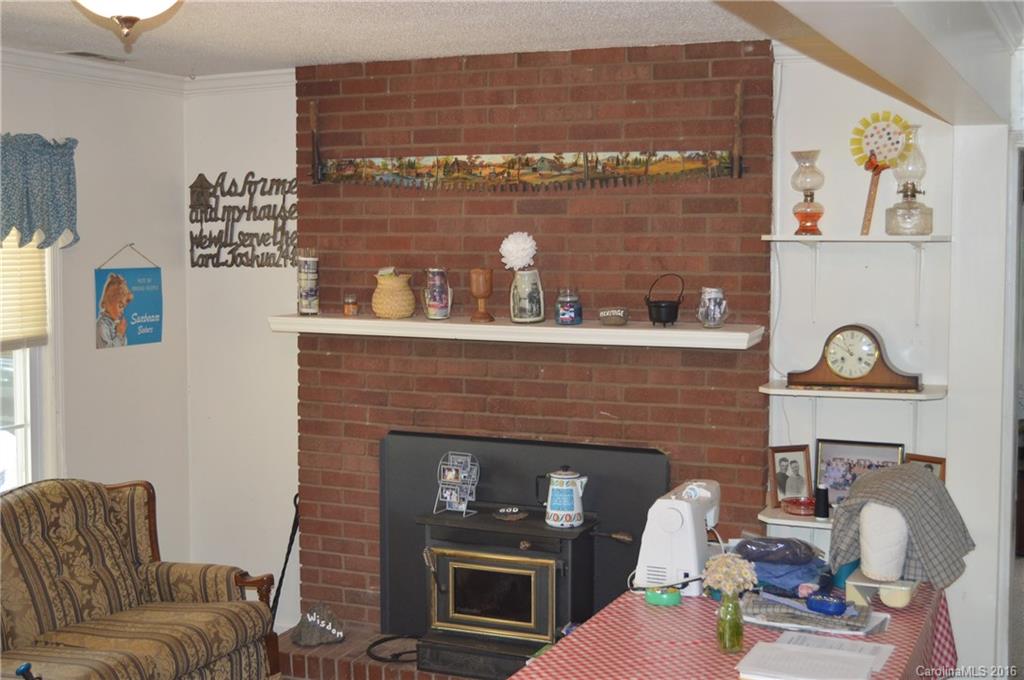 817 Chief Thomas Road Harmony, NC 28634 - Photo 4 of 24 Gallery Image 4