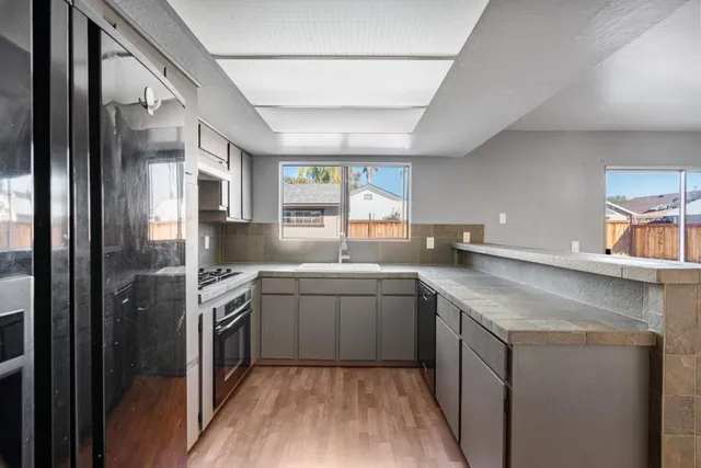 $725,000 | 60 Knight Lane, Hollister, CA 95023