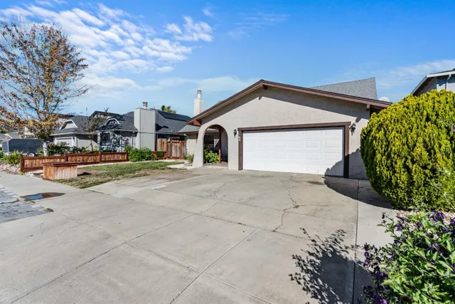 $725,000 | 60 Knight Lane, Hollister, CA 95023