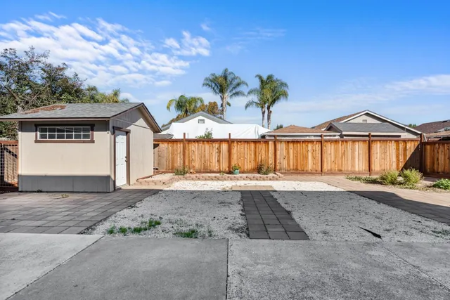 $725,000 | 60 Knight Lane, Hollister, CA 95023