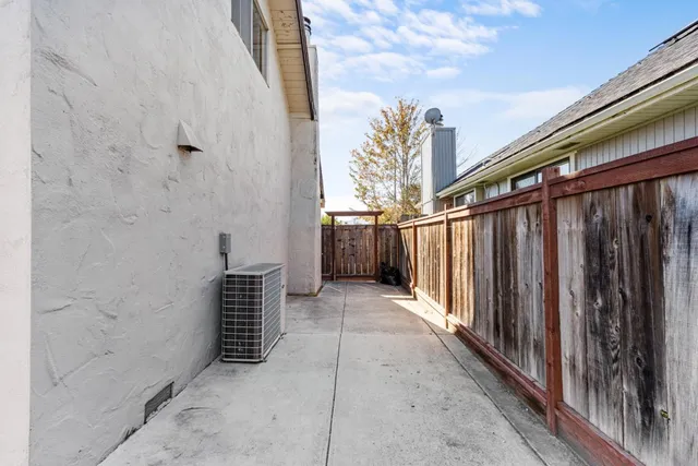 $725,000 | 60 Knight Lane, Hollister, CA 95023