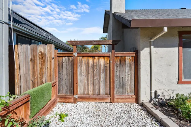 $725,000 | 60 Knight Lane, Hollister, CA 95023