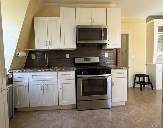 $3,250 | 64 Anstice Street, Unit 3F, Oyster Bay, NY 11771