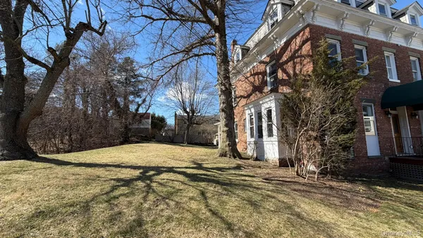 $3,250 | 64 Anstice Street, Unit 3F, Oyster Bay, NY 11771