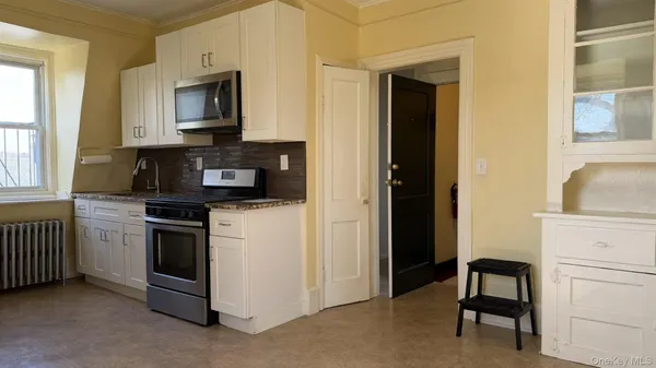 $3,250 | 64 Anstice Street, Unit 3F, Oyster Bay, NY 11771