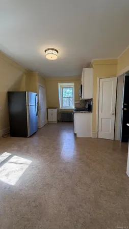 $3,250 | 64 Anstice Street, Unit 3F, Oyster Bay, NY 11771