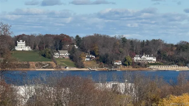 $3,400 | 64 Anstice Street, Unit 3F, Oyster Bay, NY 11771