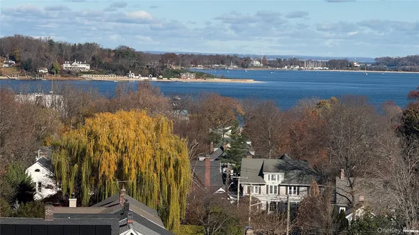 $3,250 | 64 Anstice Street, Unit 3F, Oyster Bay, NY 11771