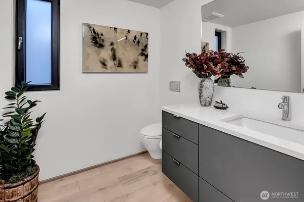$1,800,000 | 305 Lee Street, Seattle, WA 98109
