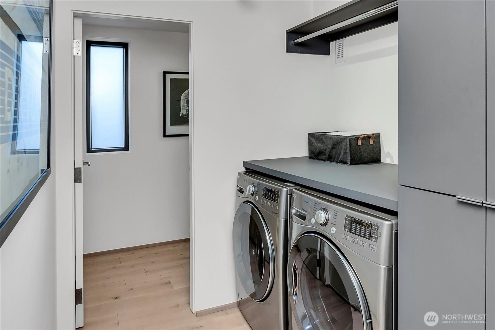 305 Lee Street Seattle, WA 98109 - Photo 17 of 40