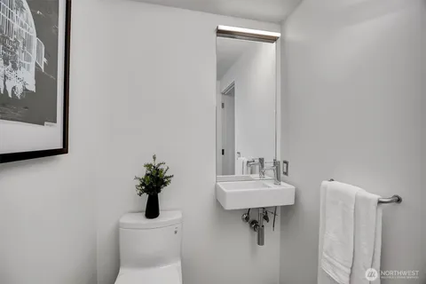 $1,800,000 | 305 Lee Street, Seattle, WA 98109