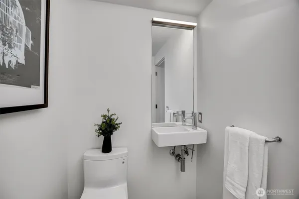 $1,800,000 | 305 Lee Street, Seattle, WA 98109