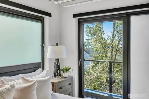 $1,800,000 | 305 Lee Street, Seattle, WA 98109