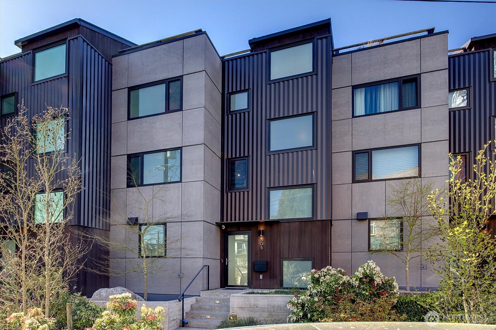 305 Lee Street Seattle, WA 98109 - Photo 2 of 40