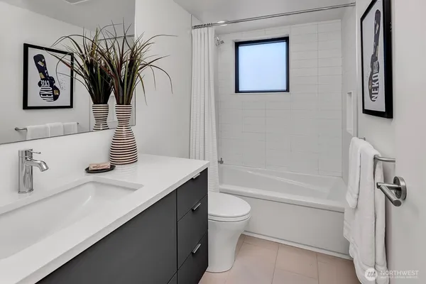 $1,800,000 | 305 Lee Street, Seattle, WA 98109
