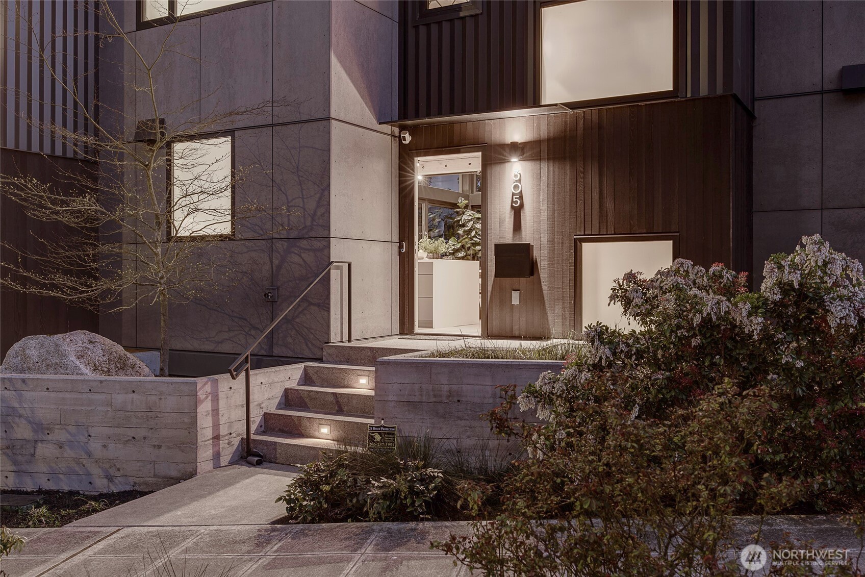 305 Lee Street Seattle, WA 98109 - Photo 3 of 40